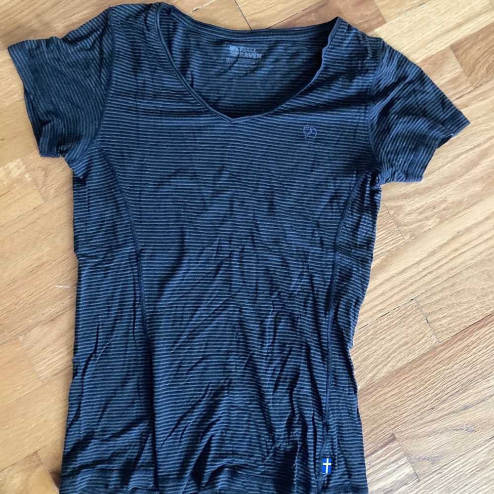 W's Fjallraven Stripe V-neck Shirt